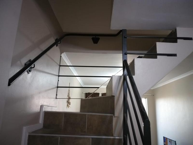 To Let 2 Bedroom Property for Rent in Uitzicht Western Cape